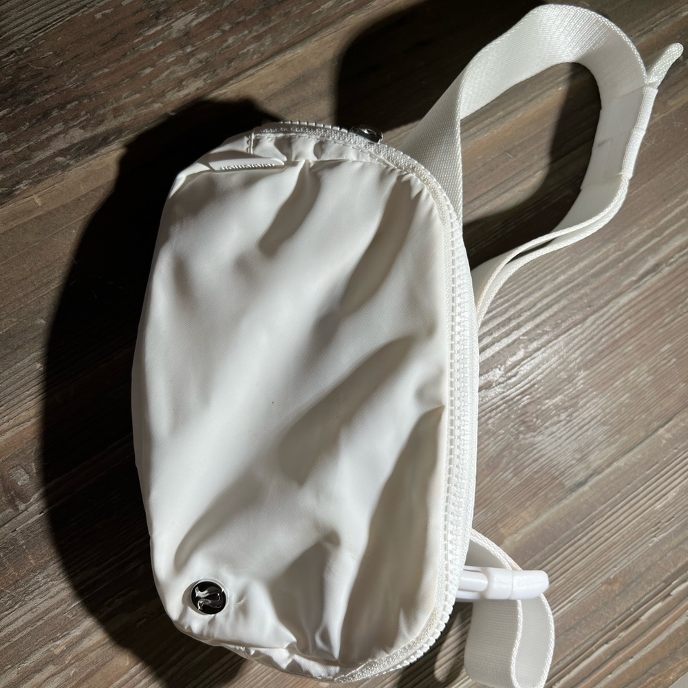 Lululemon belt bag white